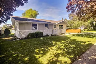 2037 Farlin Ave, Green Bay, WI 54302 - Photo 2