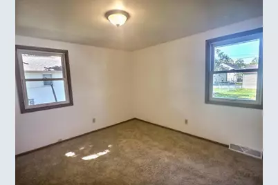 2037 Farlin Avenue, Green Bay, WI 54302 - Photo 6