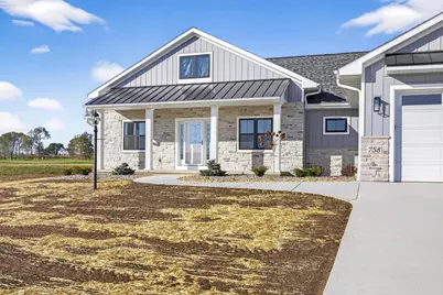 758 Royal St Pats Drive, Wrightstown, WI 54180 - Photo 2
