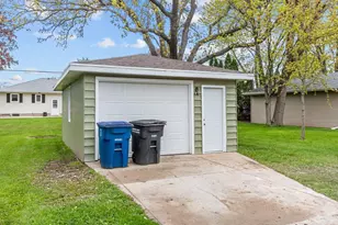 1034 Adams Ave, Oshkosh, WI 54902 - Photo 26