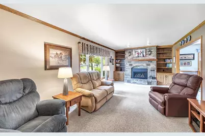 2152 Woodcrest Drive, Green Bay, WI 54304 - Photo 6