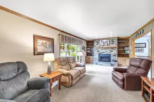 2152 Woodcrest Dr, Green Bay, WI 54304 - Photo 6