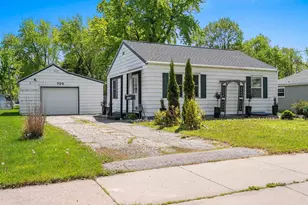 709 W 8th St, Kaukauna, WI 54130 - Photo 2