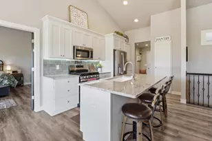 W7008 Jaclyn Ln, Greenville, WI 54942 - Photo 8