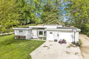 1159 Hobart Dr, Green Bay, WI 54304 - Photo 1