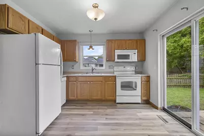 1324 W Bent Avenue, Oshkosh, WI 54901 - Photo 16