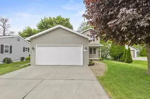 1324 W Bent Ave, Oshkosh, WI 54901 - Photo 2