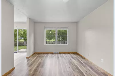 1324 W Bent Avenue, Oshkosh, WI 54901 - Photo 12