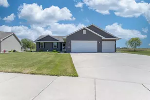 1104 Charlene Ave, Omro, WI 54963 - Photo 2