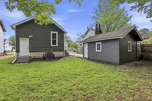 851 Franklin St, Oshkosh, WI 54901 - Photo 2