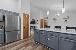 1433 W Roselawn Dr, Appleton, WI 54914 - Photo 14