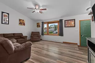1433 W Roselawn Dr, Appleton, WI 54914 - Photo 8