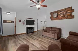 1433 W Roselawn Dr, Appleton, WI 54914 - Photo 6