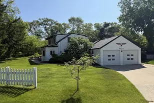 2027 S Point Rd, Green Bay, WI 54313 - Photo 2