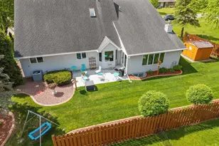 130 Hilltop Dr, Neenah, WI 54956 - Photo 6