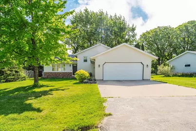 992 Honey Creek Road, Oshkosh, WI 54904 - Photo 2