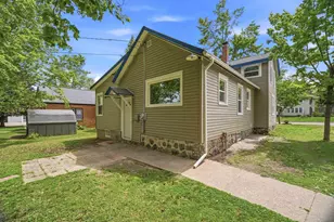 410 Granite St, Waupaca, WI 54981 - Photo 2