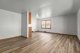 813 Minerva St, Horicon, WI 53032 - Photo 4