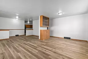 813 Minerva St, Horicon, WI 53032 - Photo 6