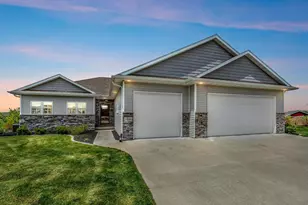 W5706 Mase Ct, Appleton, WI 54915 - Photo 2