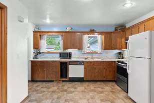 437 Silver Spring Dr, Green Bay, WI 54303 - Photo 10