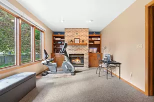 437 Silver Spring Dr, Green Bay, WI 54303 - Photo 4