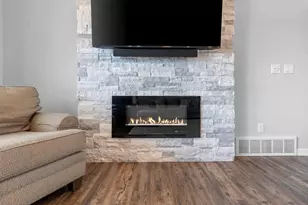 182 Meadowlark Ln, Luxemburg, WI 54217 - Photo 8