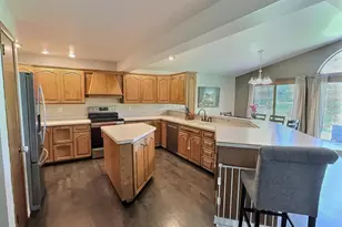 1395 Maricopa Dr, Oshkosh, WI 54904 - Photo 2