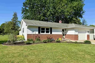 1395 Maricopa Dr, Oshkosh, WI 54904 - Photo 1