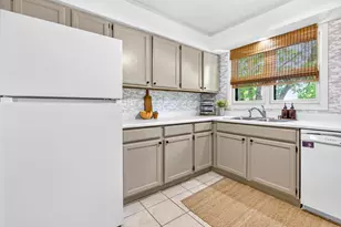 1135 Manor Dr, Neenah, WI 54956 - Photo 12