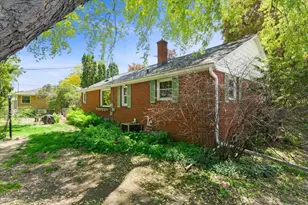 151 E Briar Ln, Green Bay, WI 54301 - Photo 24