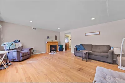 151 E Briar Lane, Green Bay, WI 54301 - Photo 4