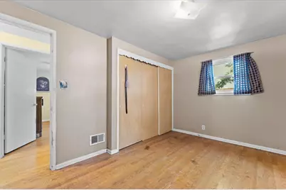 151 E Briar Lane, Green Bay, WI 54301 - Photo 18