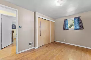151 E Briar Ln, Green Bay, WI 54301 - Photo 18