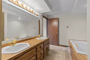 921 Divot Pl, Green Bay, WI 54313 - Photo 30
