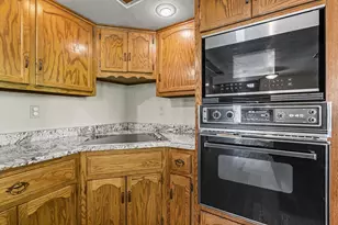 921 Divot Pl, Green Bay, WI 54313 - Photo 16