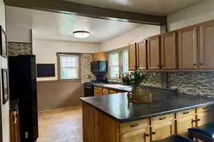 416 W Fulton St, Waupaca, WI 54981 - Photo 6