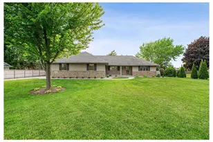 1112 Lake Park Rd, Menasha, WI 54952 - Photo 2