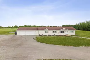 1254 S Overland Rd, De Pere, WI 54115 - Photo 2