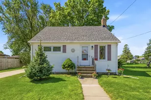 1341 Otter Ave, Oshkosh, WI 54901 - Photo 2