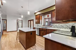 1498 Parkway Dr, Green Bay, WI 54304 - Photo 12