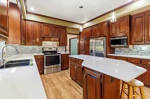 1498 Parkway Dr, Green Bay, WI 54304 - Photo 12