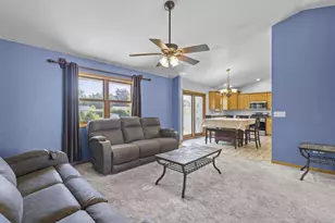 506 Rosemary Ct, Pulaski, WI 54162 - Photo 8