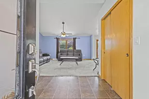 506 Rosemary Ct, Pulaski, WI 54162 - Photo 4