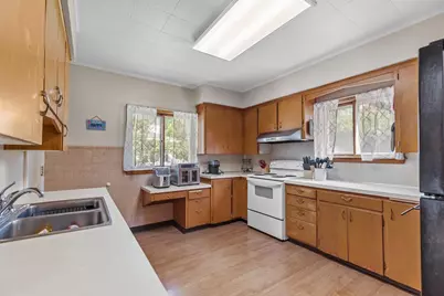 1020 Elmwood Avenue, Oshkosh, WI 54901 - Photo 4