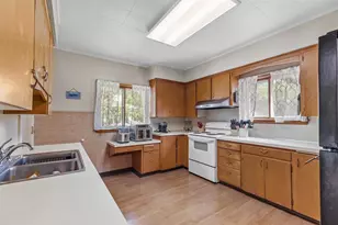 1020 Elmwood Ave, Oshkosh, WI 54901 - Photo 4