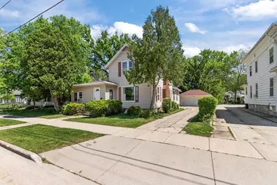 1020 Elmwood Avenue, Oshkosh, WI 54901 - Photo 2