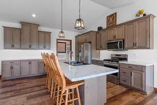 3027 Scarlet Oak Rd, De Pere, WI 54115 - Photo 6