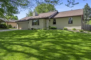 2545 Wildflower, Green Bay, WI 54311 - Photo 2