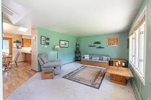456 Pleasant Ct, Neenah, WI 54956 - Photo 2